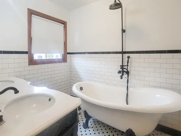 $1,500 | 445 Peach Street, East Dubuque, IL 61025