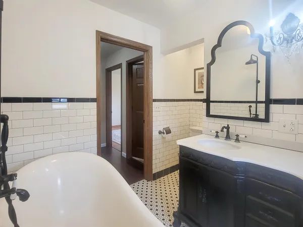 $1,500 | 445 Peach Street, East Dubuque, IL 61025