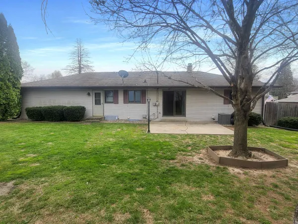 $1,500 | 445 Peach Street, East Dubuque, IL 61025