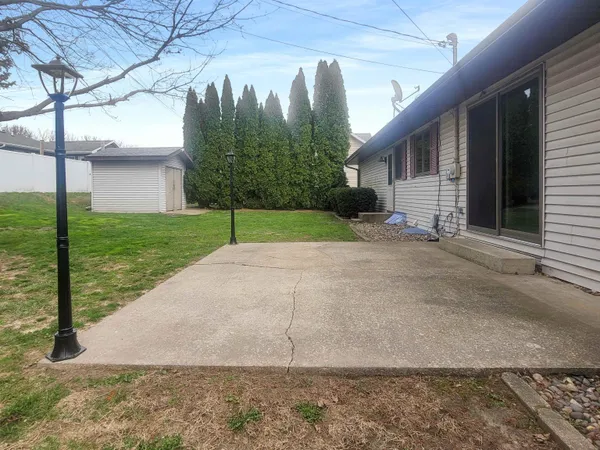$1,500 | 445 Peach Street, East Dubuque, IL 61025