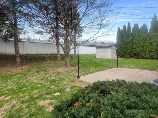 $1,500 | 445 Peach Street, East Dubuque, IL 61025