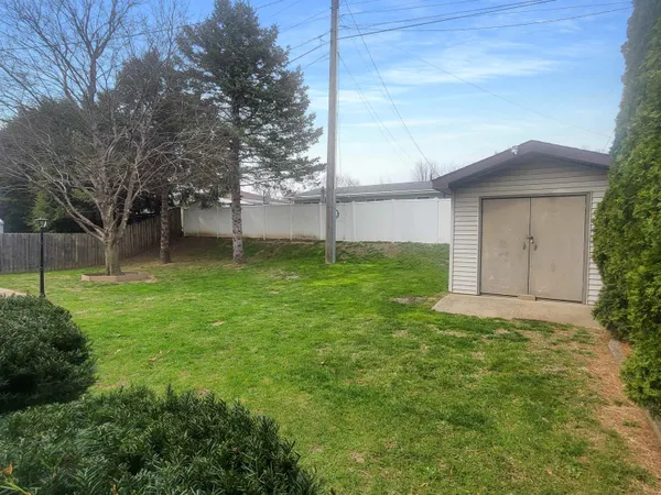 $1,500 | 445 Peach Street, East Dubuque, IL 61025