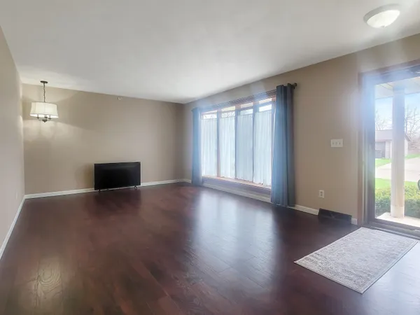$1,500 | 445 Peach Street, East Dubuque, IL 61025