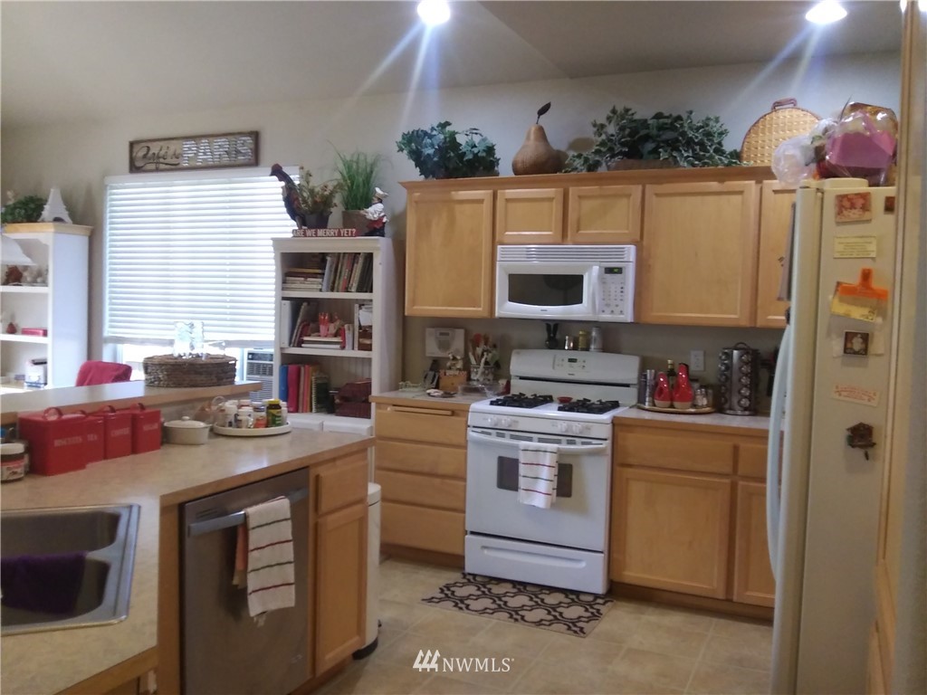 7229 Radius Loop Southeast Lacey, WA 98513 - Photo 5 of 17 Gallery Image 5
