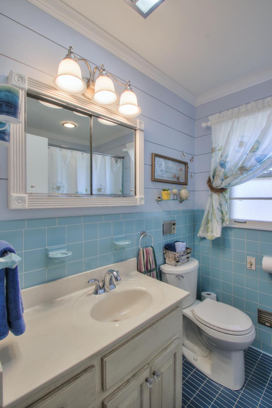 258 Cedar Park Road Centerville, TN 37033 - Photo 19 of 30 Full bathroom off the hallway with new ship lap walls.
