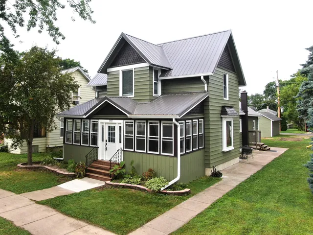 $264,900 | 1407 McLean Avenue, Tomah, WI 54660