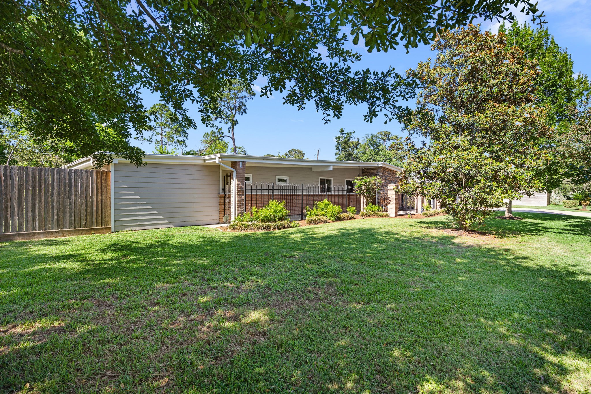 10310 Mayfield Road Houston, TX 77043 - Photo 5 of 49 Moss Oaks Subdivision has a voluntary HOA