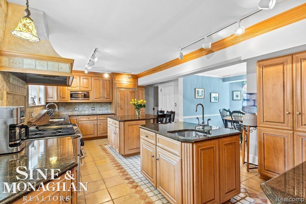 168 Vendome Road Grosse Pointe, MI 48236 - Photo 14 of 74 50122055-13.JPG