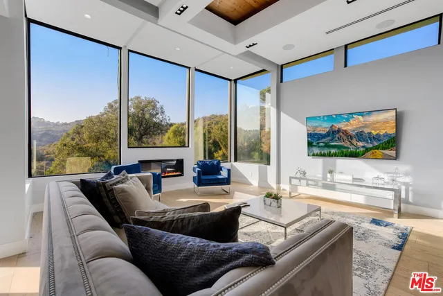 $13,900 | 2515 Thames Street, Los Angeles, CA 90046