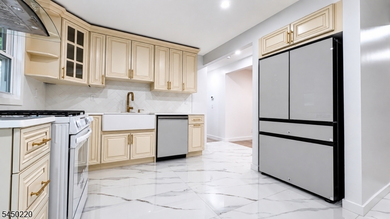 266 Hamilton Road Teaneck, NJ 07666 - Photo 2 of 11