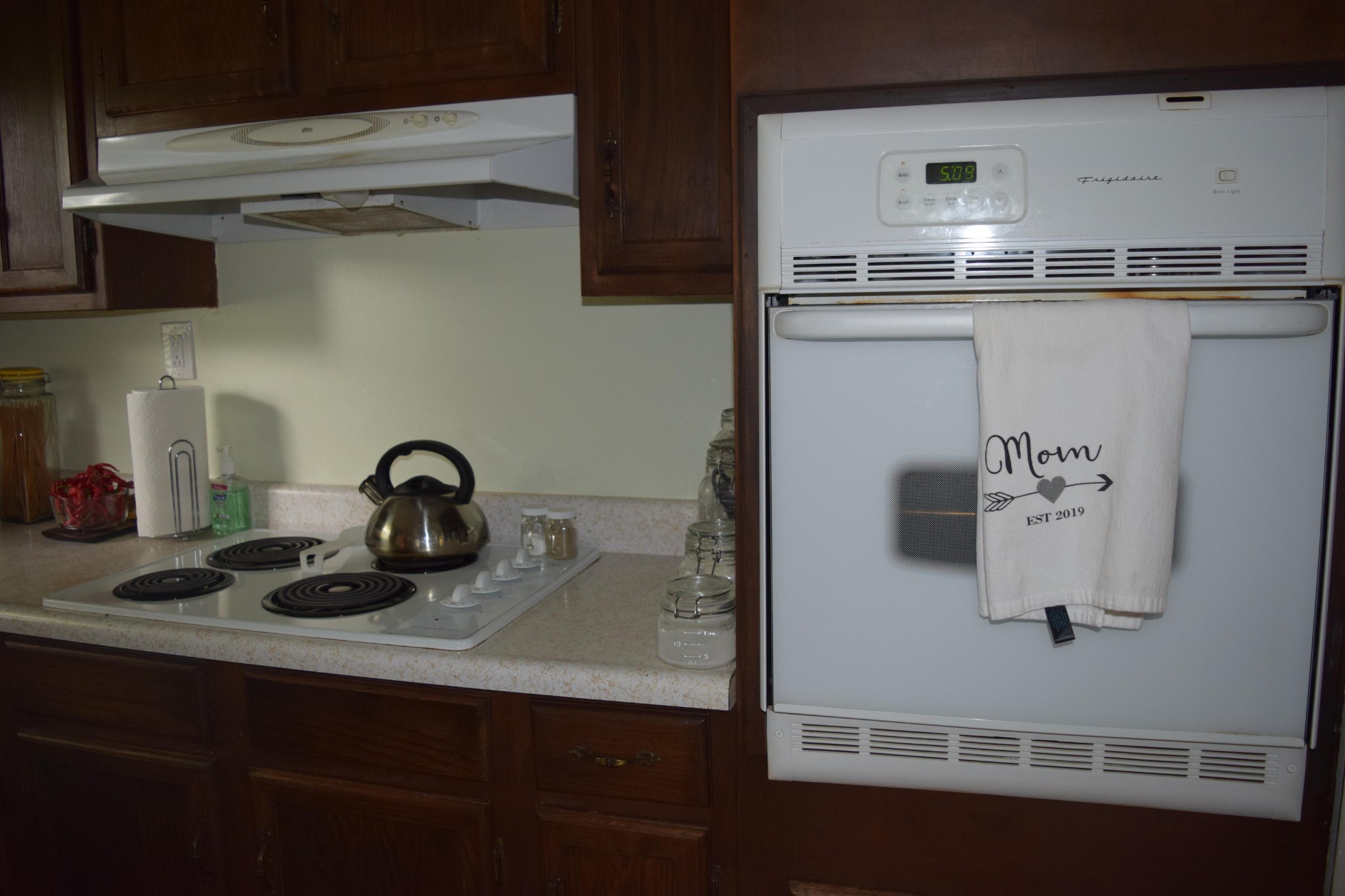 722 Kodak Road Kodak, TN 37764 - Photo 3 of 30 a kitchen with a sink and cabinets