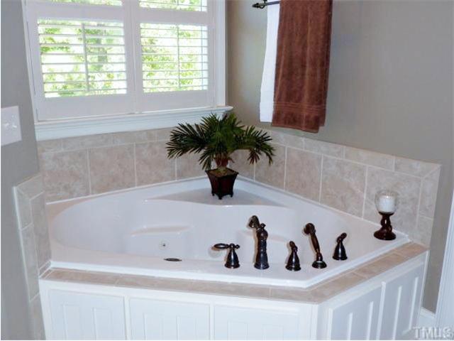 3706 Congeniality Way Raleigh, NC 27613 - Photo 8 of 10 a bathroom with a bathtub