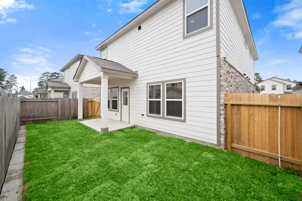 a view of a house with backyard