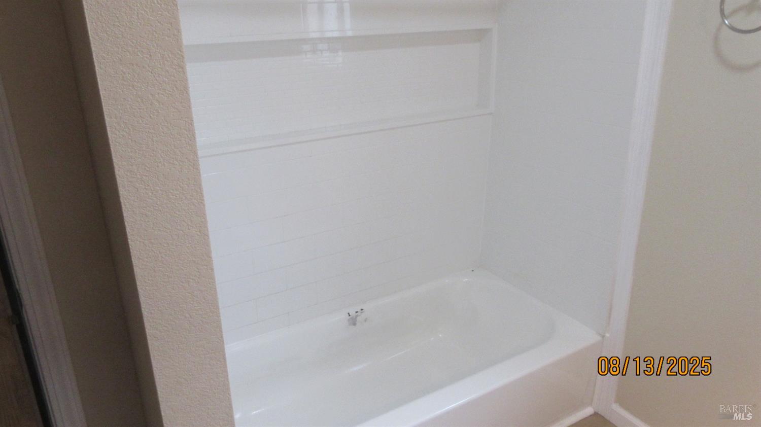 190 Apple Lane Santa Rosa, CA 95407 - Photo 4 of 15 a close up of a bathtub