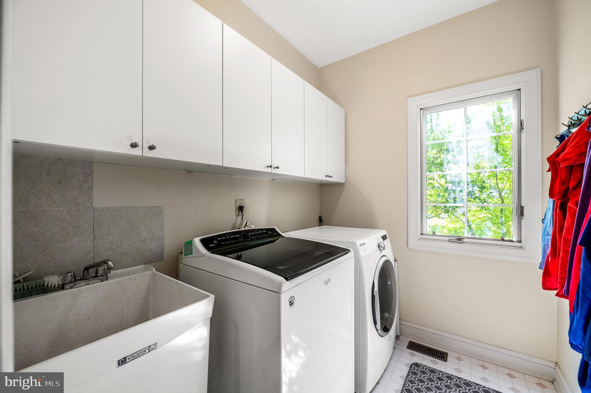 8 Hayworth Circle Exton, PA 19341 - Photo 20 of 39 Main floor laundry