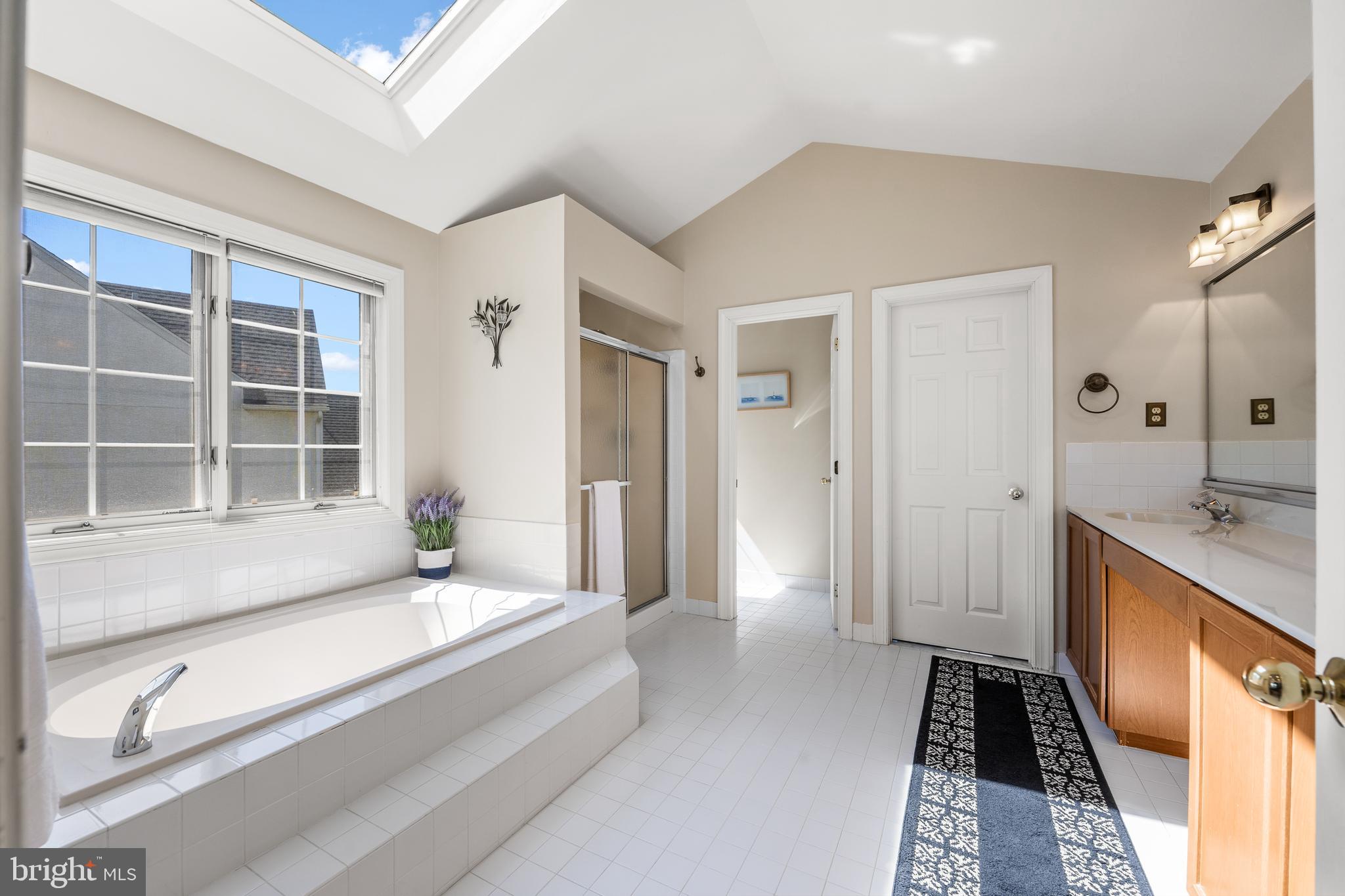 8 Hayworth Circle Exton, PA 19341 - Photo 23 of 39 Large bath with two vanity areas