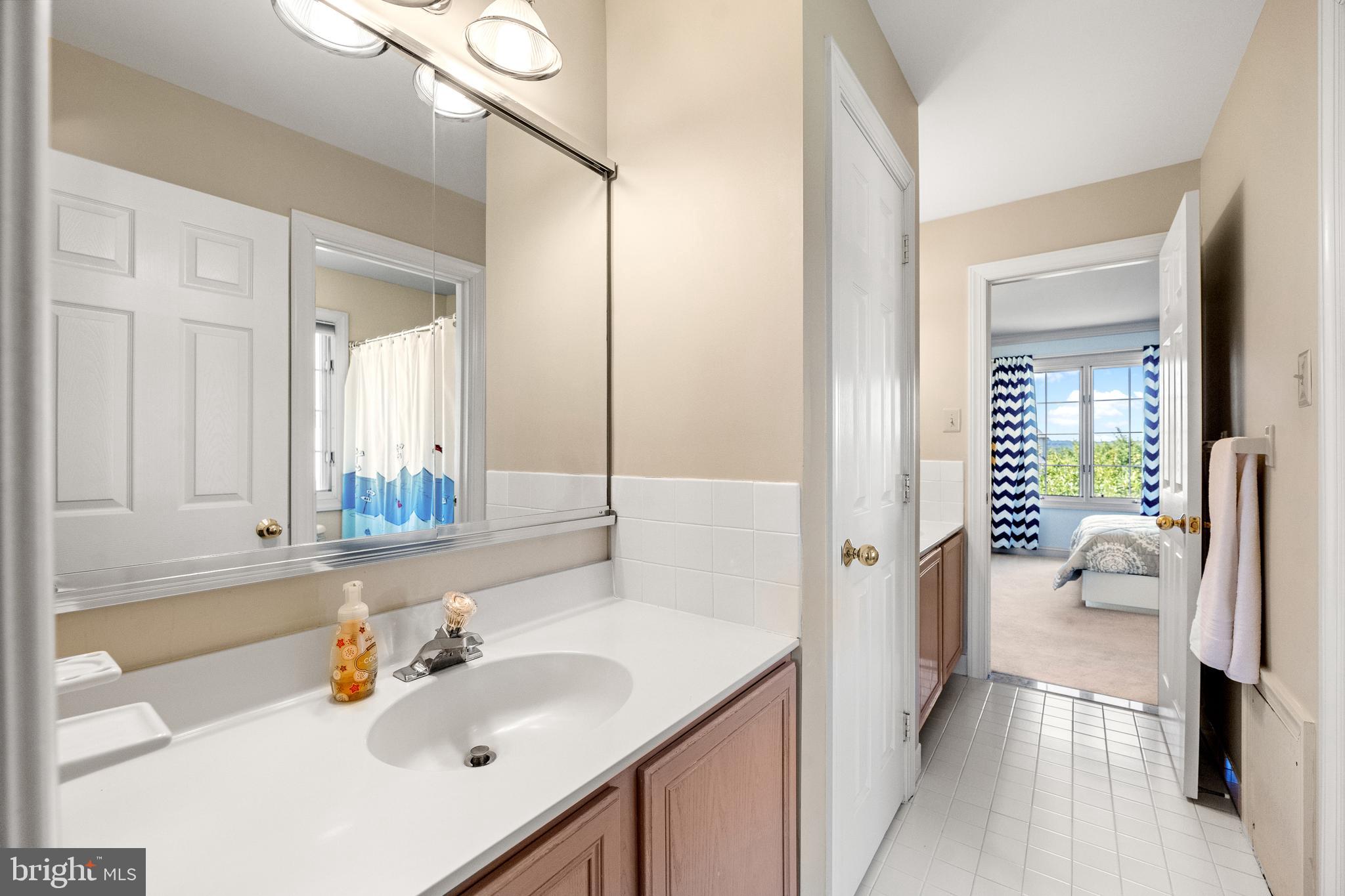 8 Hayworth Circle Exton, PA 19341 - Photo 27 of 39 Jack and Jill for bed 2 and 3