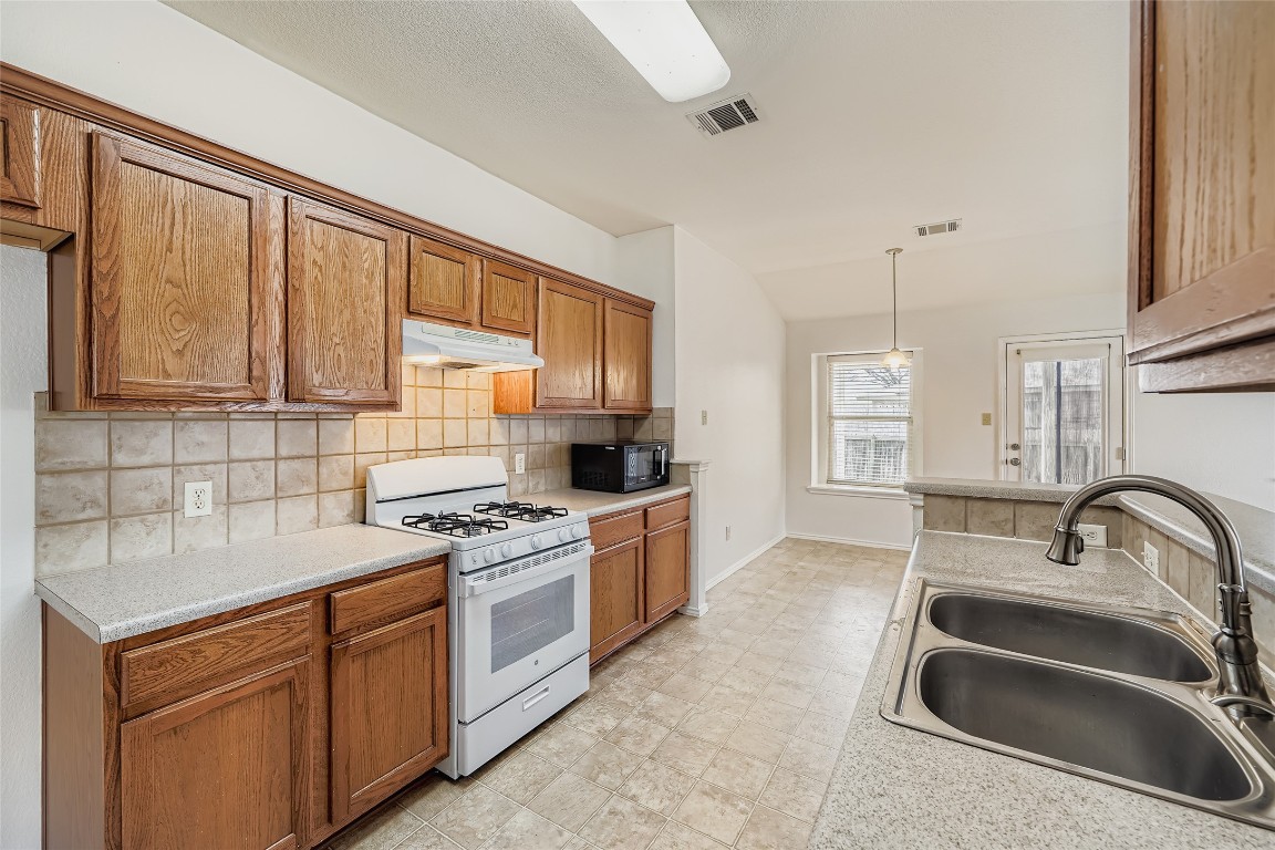 1101 Tudor House Road Pflugerville, TX 78660 - Photo 11 of 32