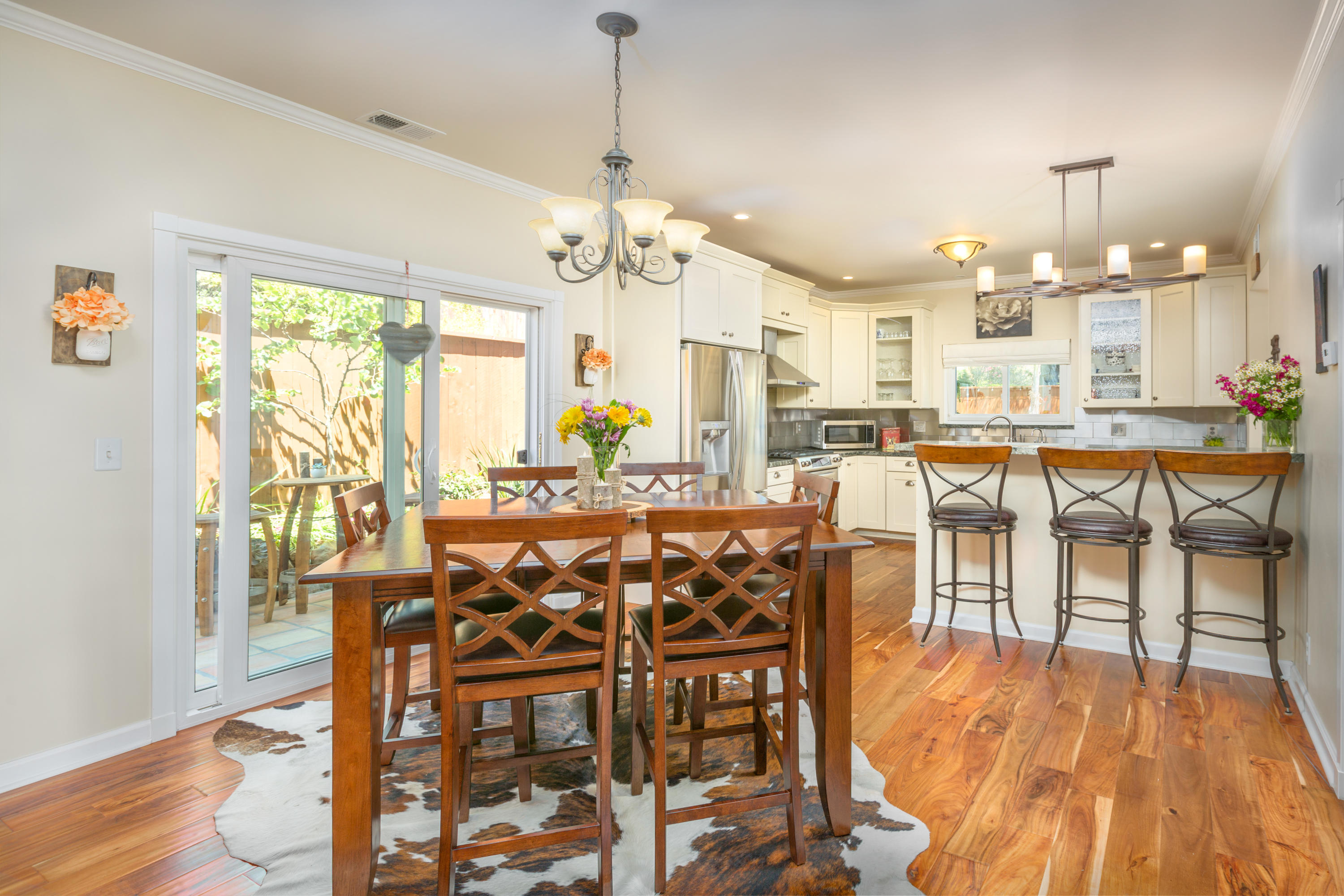 4016 Primavera Road, Unit B Santa Barbara, CA 93110 - Photo 4 of 26 Dining Room and Kitchen