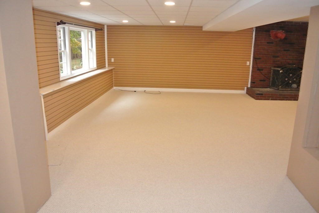 41 Old Post Road Walpole, MA 02032 - Photo 34 of 38