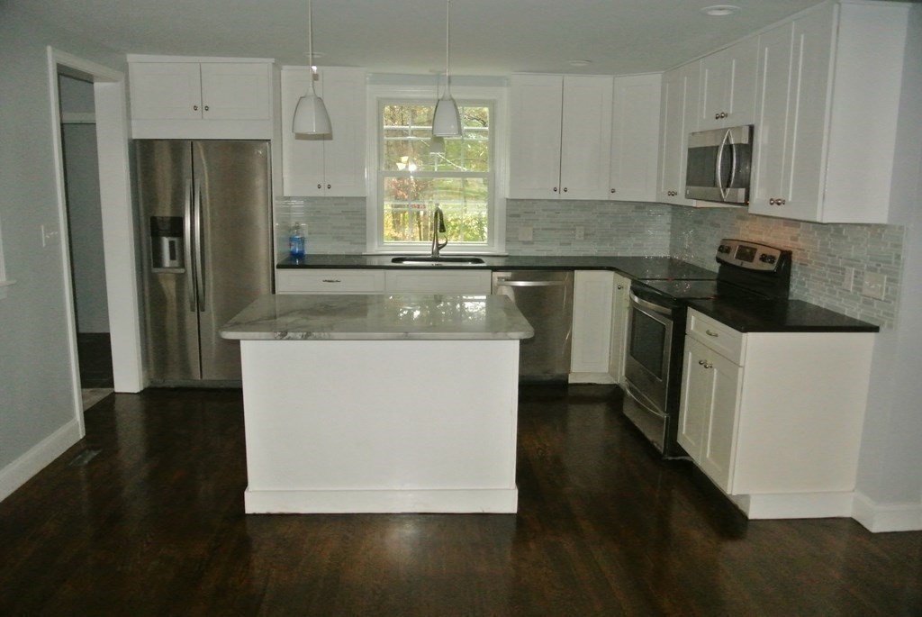 41 Old Post Road Walpole, MA 02032 - Photo 6 of 38