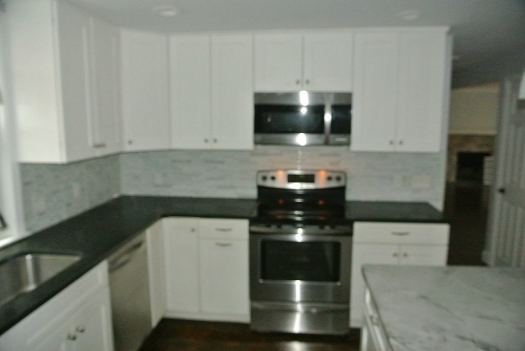 41 Old Post Road Walpole, MA 02032 - Photo 7 of 38