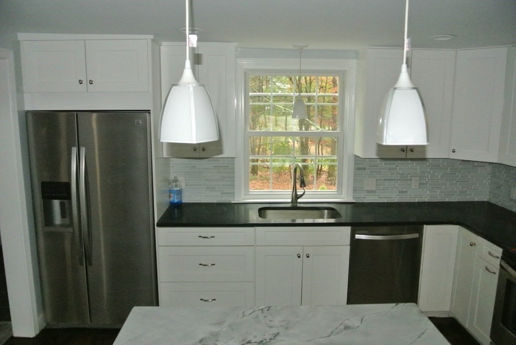 41 Old Post Road Walpole, MA 02032 - Photo 8 of 38