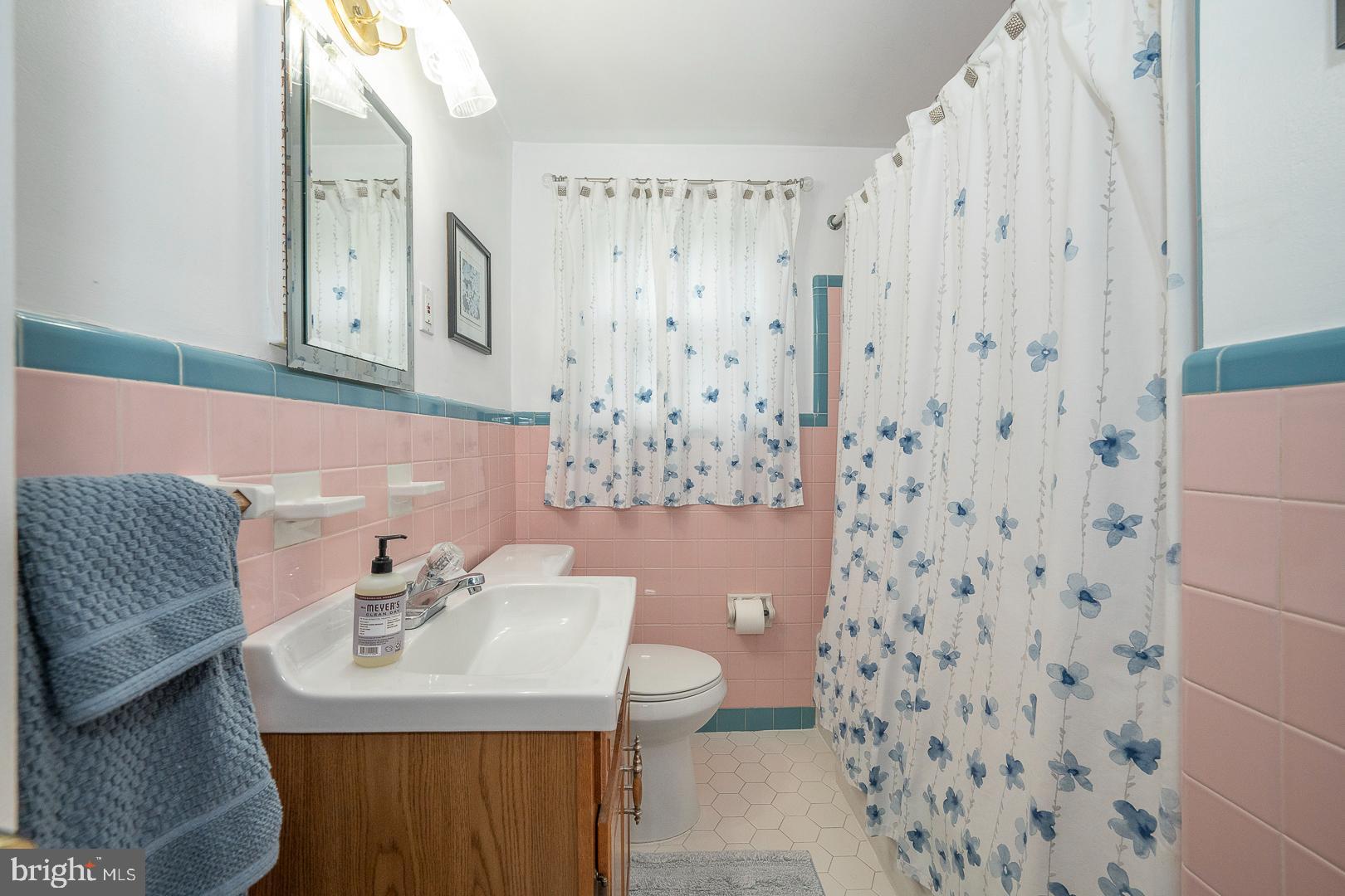 320 Bennett Road Springfield, PA 19064 - Photo 16 of 33 Full Bath