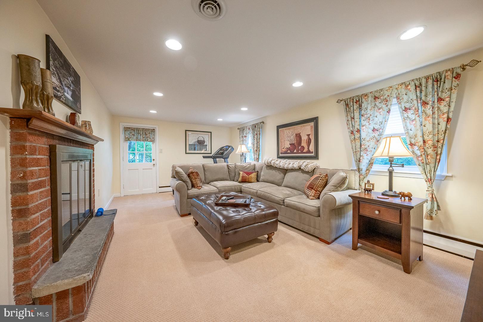 320 Bennett Road Springfield, PA 19064 - Photo 21 of 33 Family Room
