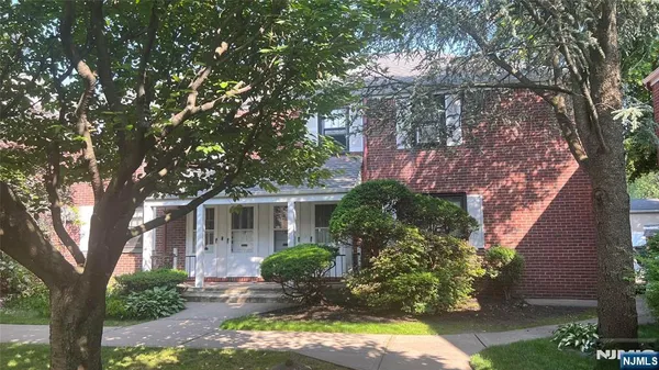 $1,750 | 445 Union Avenue, Unit 2C, Rutherford, NJ 07070