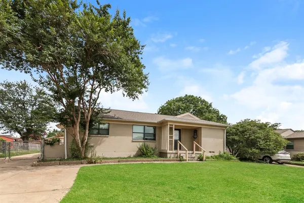 $2,185 | 9946 Bowman Boulevard, Dallas, TX 75220