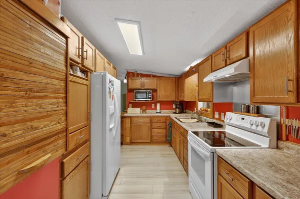 $192,000 | 1296 Charlton Drive, Hastings, MI 49058