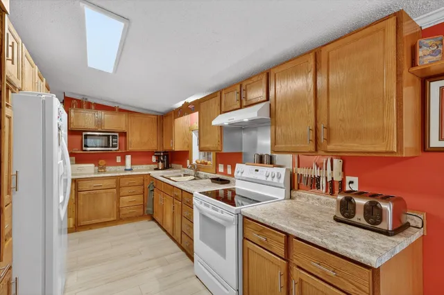 $195,000 | 1296 Charlton Drive, Hastings, MI 49058