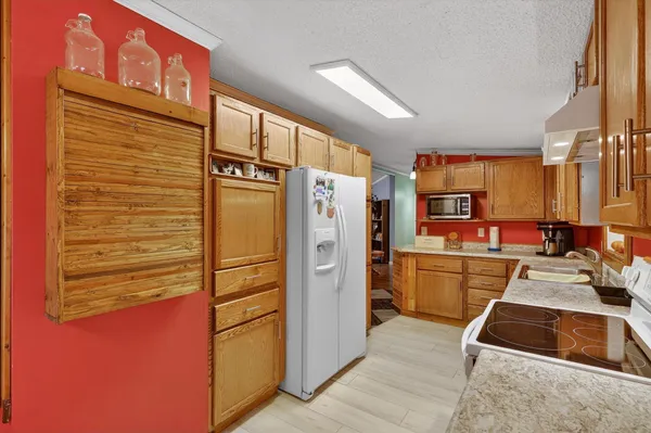 $192,000 | 1296 Charlton Drive, Hastings, MI 49058