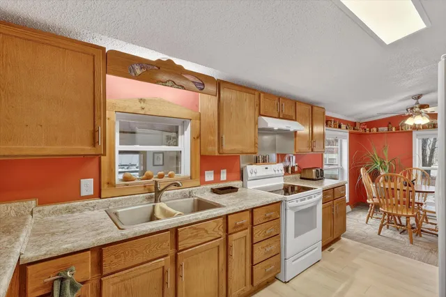 $195,000 | 1296 Charlton Drive, Hastings, MI 49058