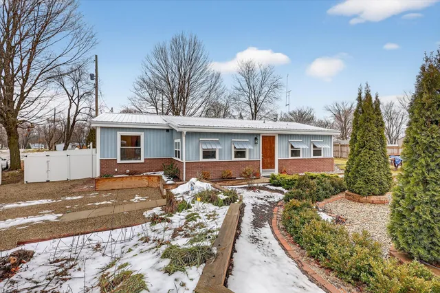 $195,000 | 1296 Charlton Drive, Hastings, MI 49058