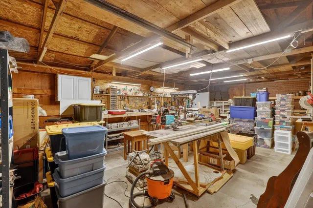 $195,000 | 1296 Charlton Drive, Hastings, MI 49058