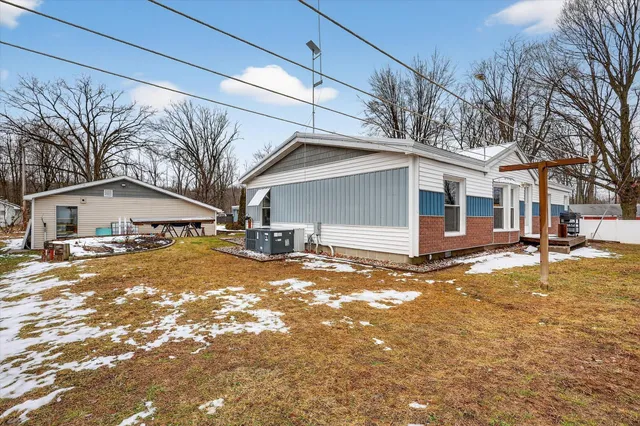 $195,000 | 1296 Charlton Drive, Hastings, MI 49058