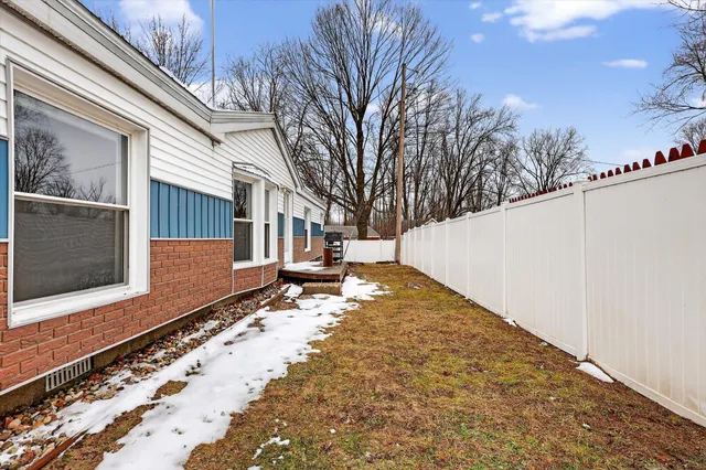 $195,000 | 1296 Charlton Drive, Hastings, MI 49058