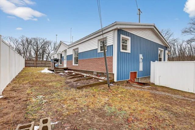 $195,000 | 1296 Charlton Drive, Hastings, MI 49058