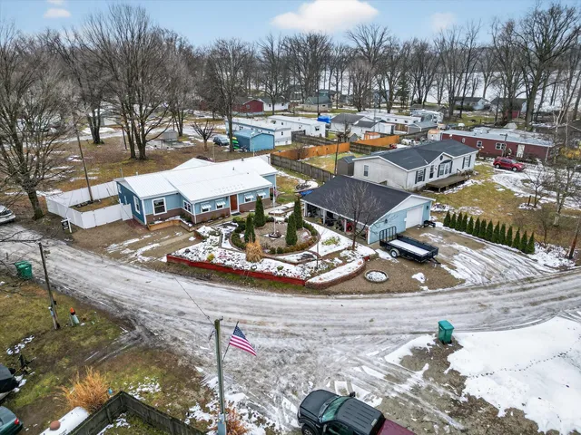 $195,000 | 1296 Charlton Drive, Hastings, MI 49058