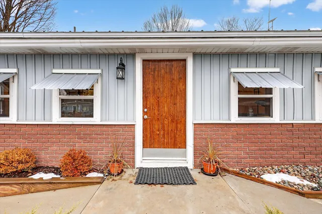 $195,000 | 1296 Charlton Drive, Hastings, MI 49058