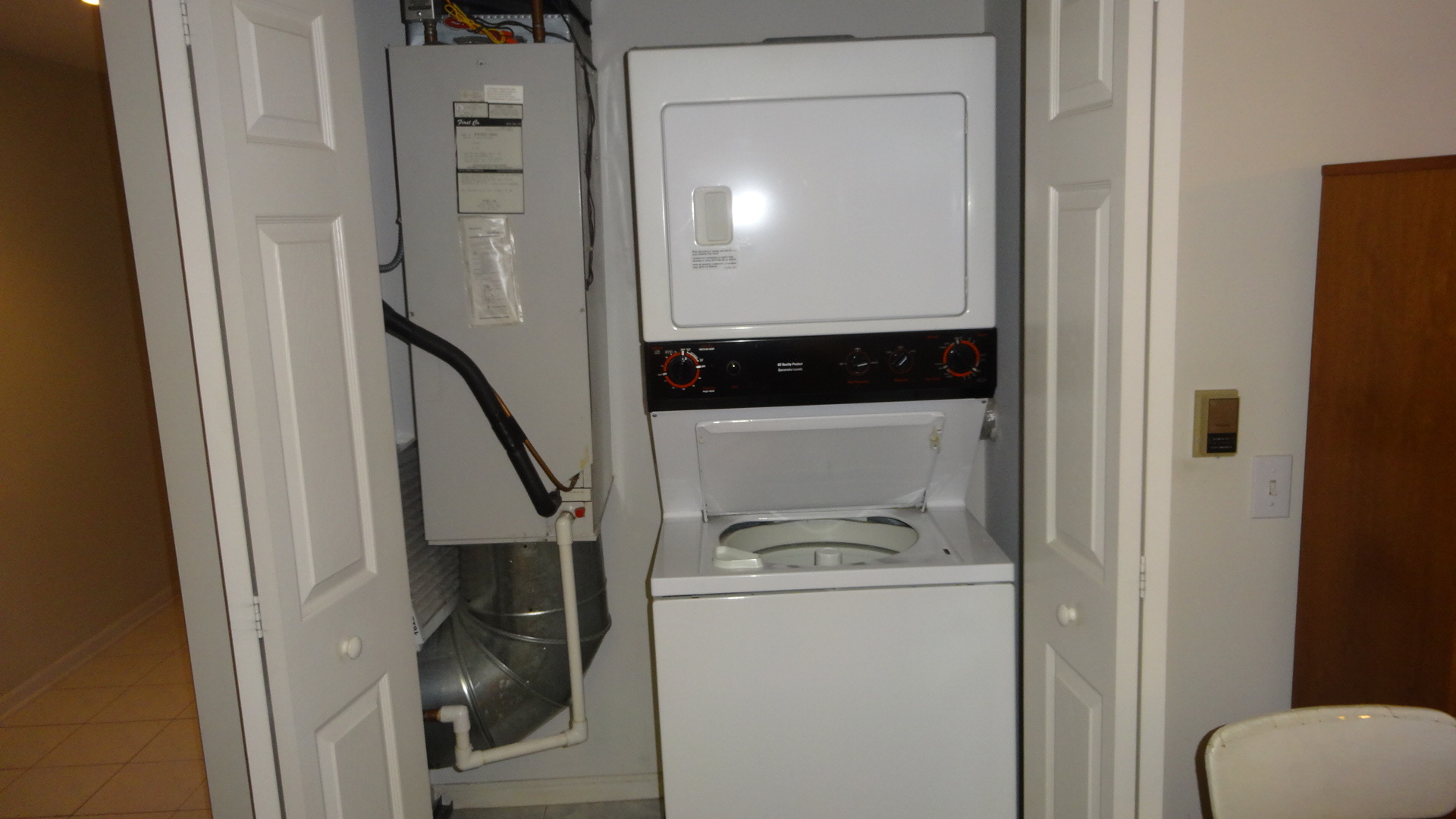 210 North Addison Avenue, Unit 401 Elmhurst, IL 60126 - Photo 23 of 30 a view of washer and dryer