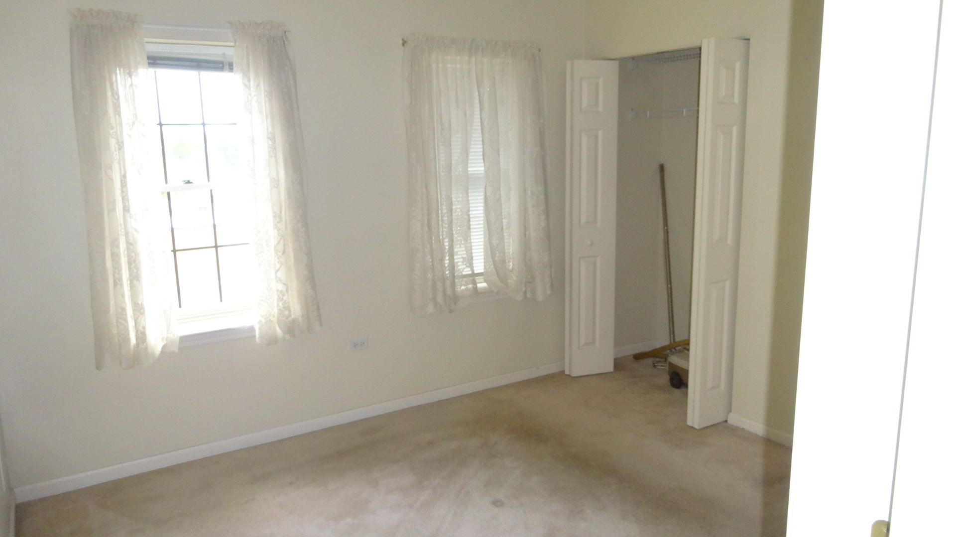 210 North Addison Avenue, Unit 401 Elmhurst, IL 60126 - Photo 6 of 30 a view of an empty room with a window