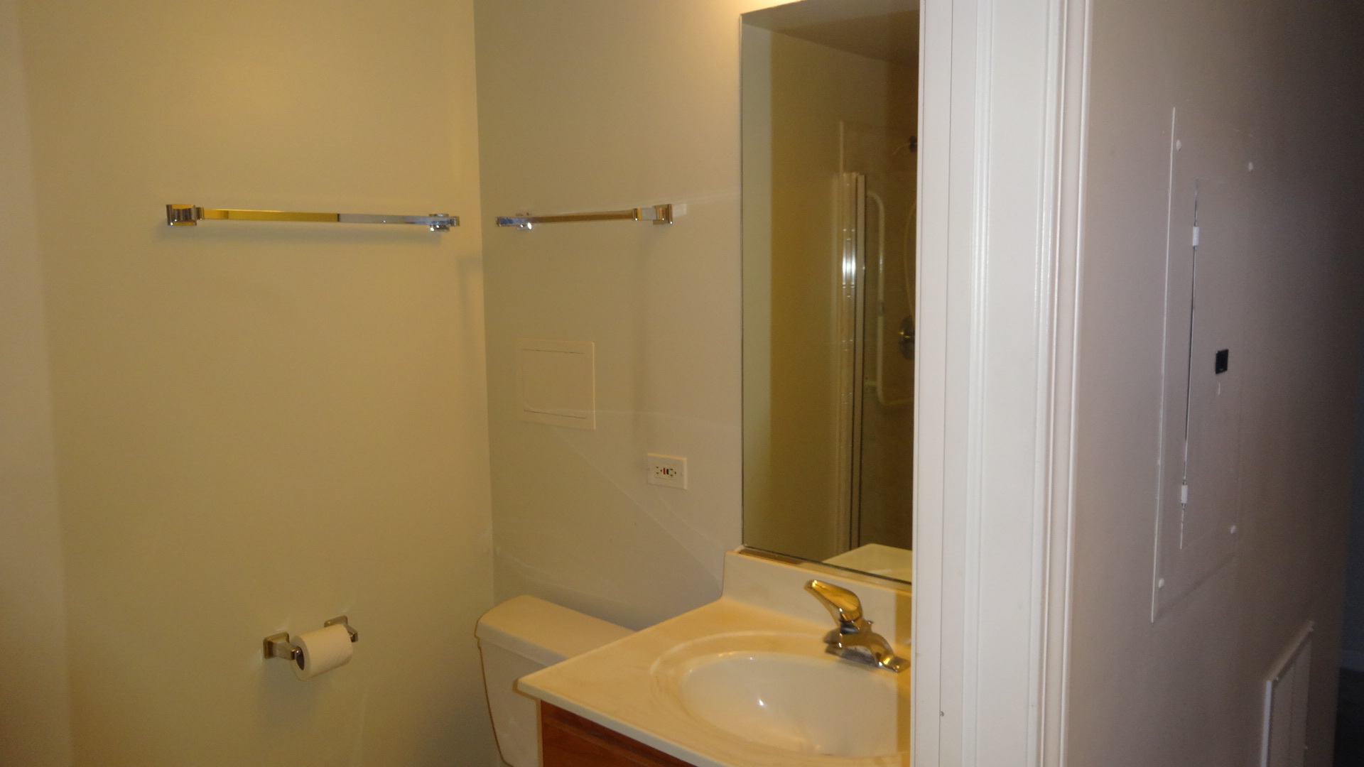 210 North Addison Avenue, Unit 401 Elmhurst, IL 60126 - Photo 7 of 30 a bathroom with a sink and mirror