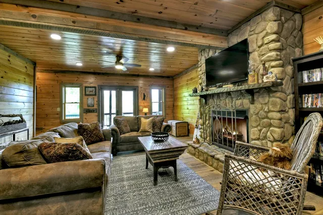 $1,099,999 | 46 Cochise Road, Cherry Log, GA 30522