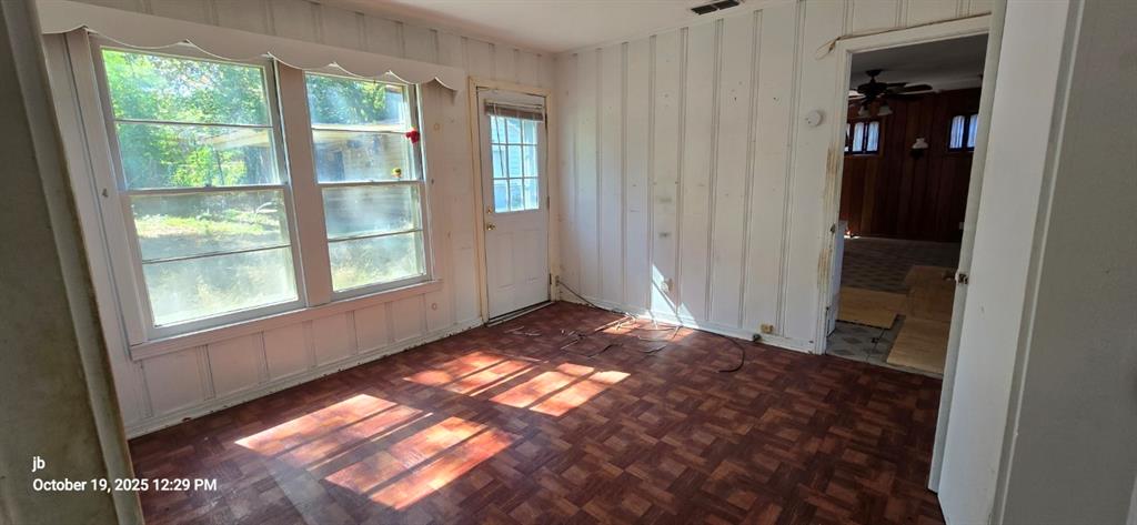 1314 South Azalea Drive Tyler, TX 75701 - Photo 16 of 27 a view of hallway with windows