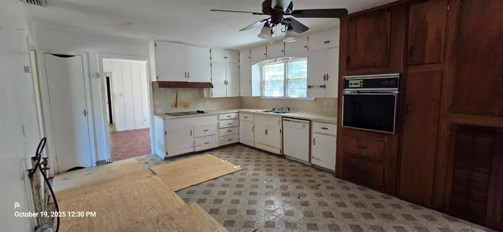 1314 South Azalea Drive Tyler, TX 75701 - Photo 19 of 27 a kitchen with stainless steel appliances a stove a refrigerator and cabinets