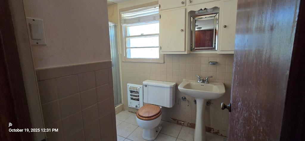 1314 South Azalea Drive Tyler, TX 75701 - Photo 21 of 27 a bathroom with a toilet sink and mirror