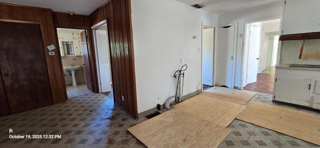 1314 South Azalea Drive Tyler, TX 75701 - Photo 25 of 27 a view of a bedroom from hallway